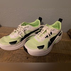 Kosmos Rider Women’s Sneakers - Puma. Size 9.5. Worn once on the treadmill.